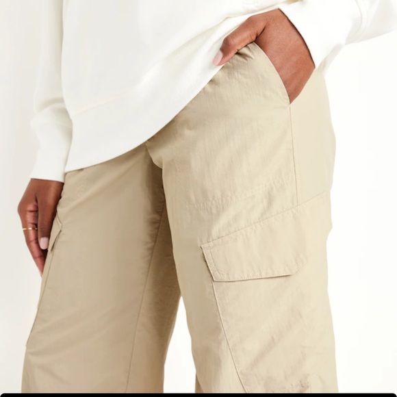 NWT OLD NAVY High-Waisted Ankle-Zip Cargo Jogger PANTSA Stone's ThrowMEDIUM - Picture 4 of 5